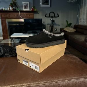 Women size 10 black Tasman (105$)